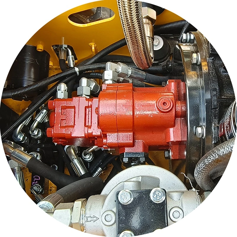 Два поршневых насоса и один шестеренчатый насос